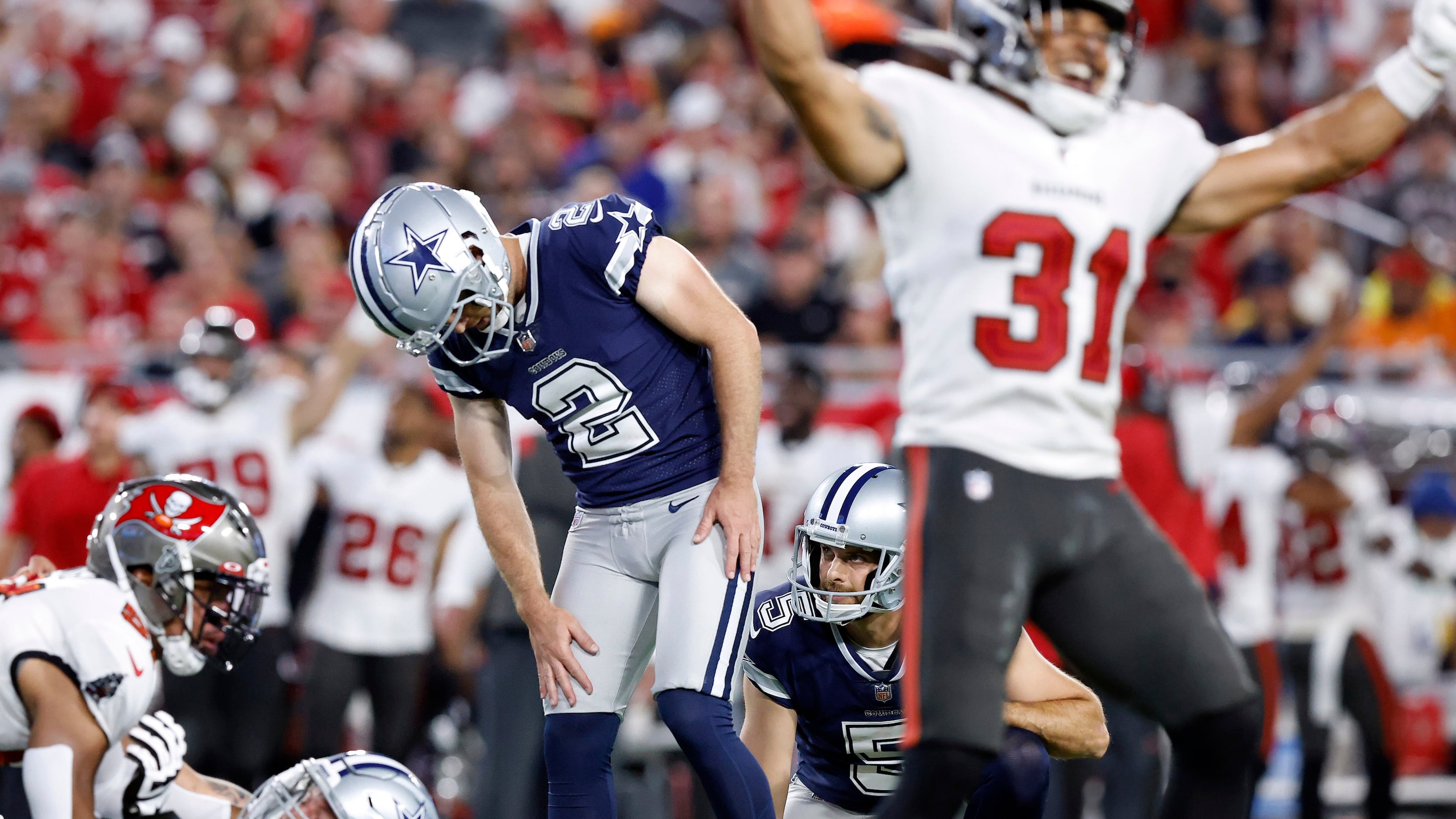 Dallas Cowboys win on last-second field goal against Chargers