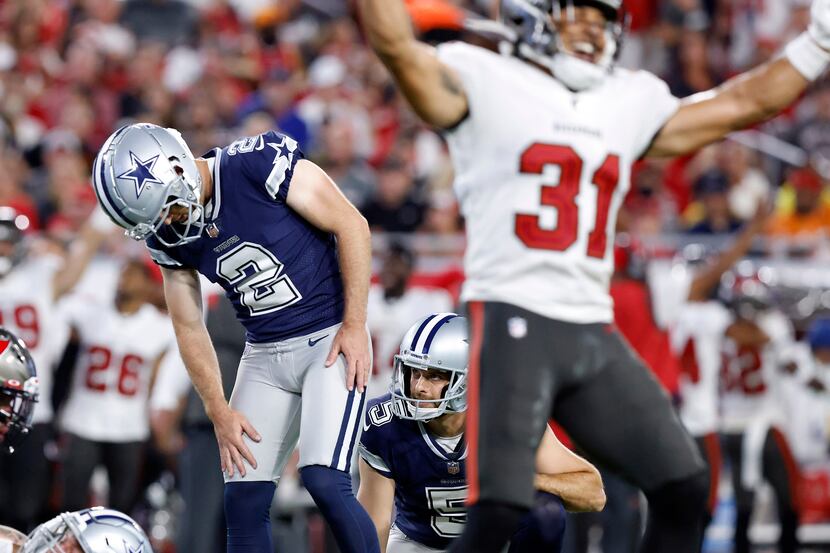 Dallas Cowboys place kicker Greg Zuerlein (2) reacts after missing a second quarter field...