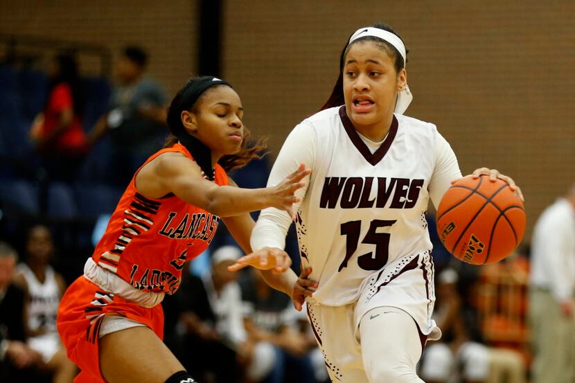 Timberview Wolves guard Chennedy Carter (15) drives toward the basket against Lancaster...