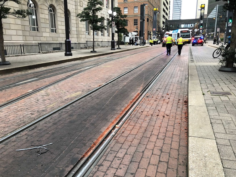 Descarrilamiento de un tren DART en St. Paul Station de Dallas. 