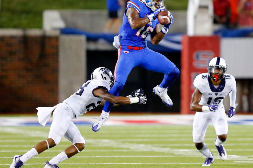 Southern Methodist Mustangs wide receiver Courtland Sutton (16) goes high for a pass as he...
