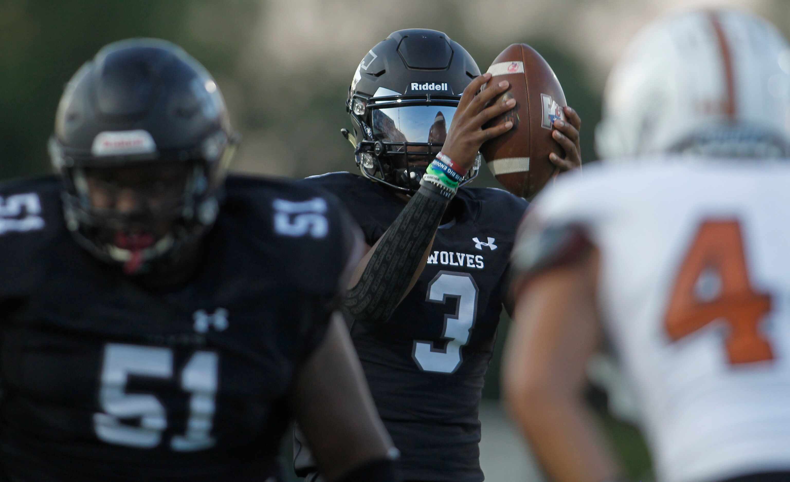 Mansfield Timberview quarterback Cameron Bates (3) reaches up to pull in a high snap during...