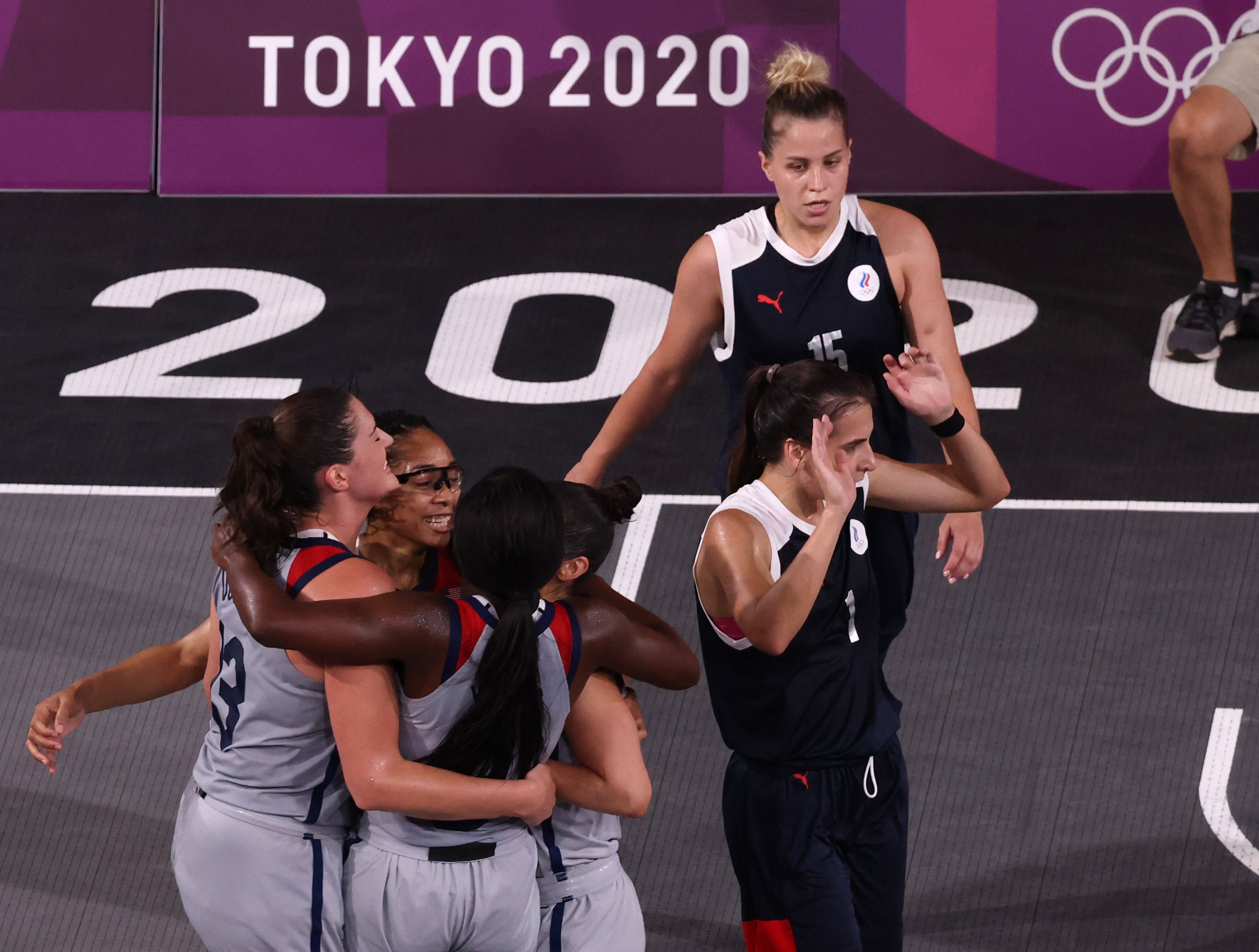 USA’s  Stefanie Dolson (13), Allisha Gray (15), Jacquelyn Young (8), and Kelsey Plum (5)...