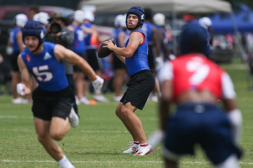 Arlington Lamar's Jack Dawson (7) prepares to fire off a pass during the 2019 Texas 7on7...