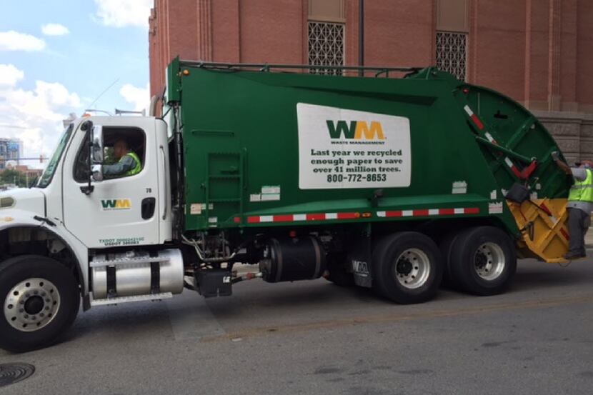 A Waste Management truck making pickups on July 27, 2016. (Dave Lieber)