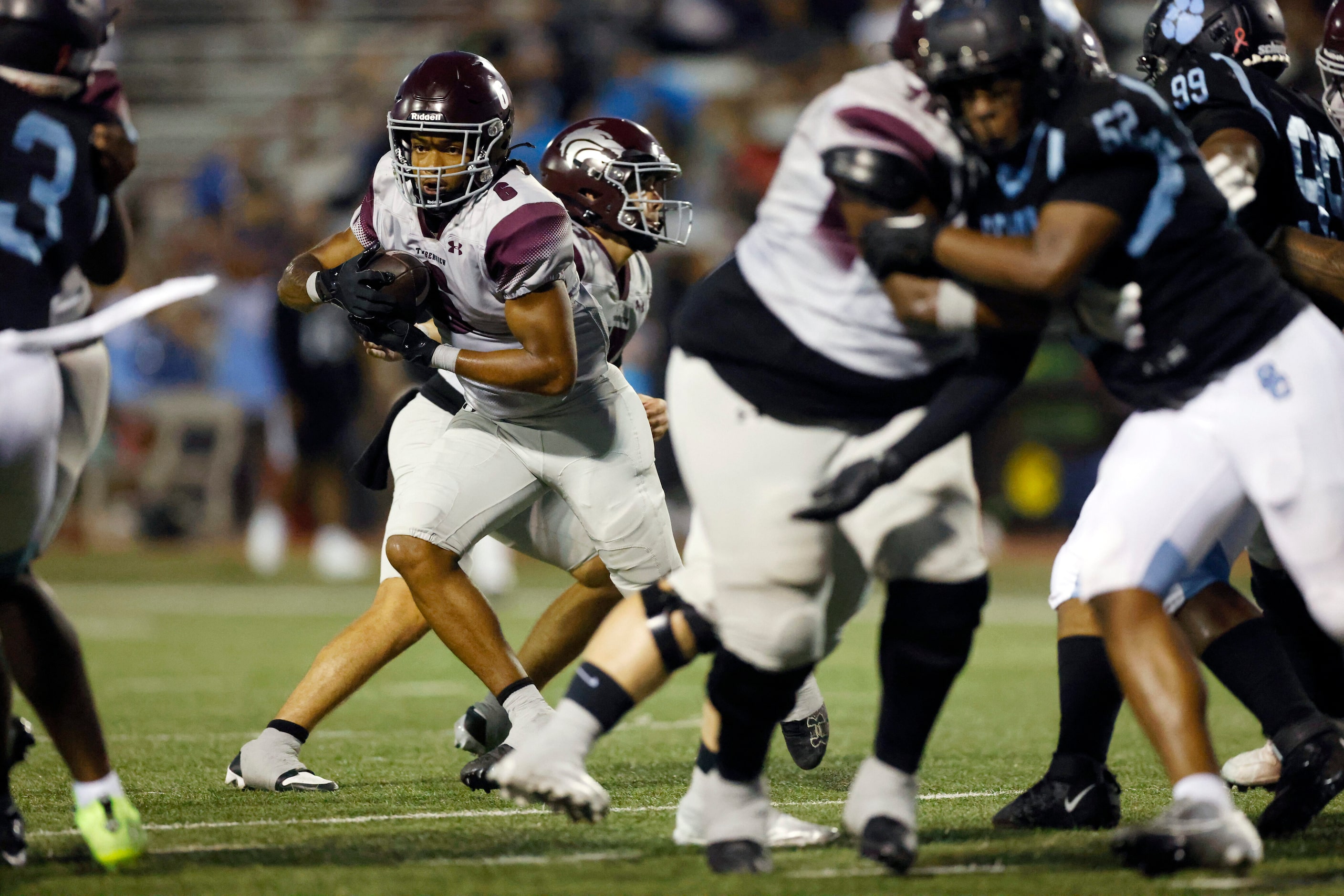 Mansfield Timberview running back Jaylon Woods (6) takes a handoff in the backfield during...