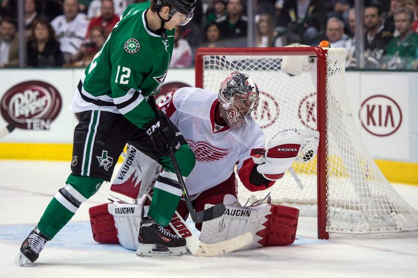 Jan 4, 2014; Dallas, TX, USA; Detroit Red Wings goalie Jimmy Howard (35) makes a save as...