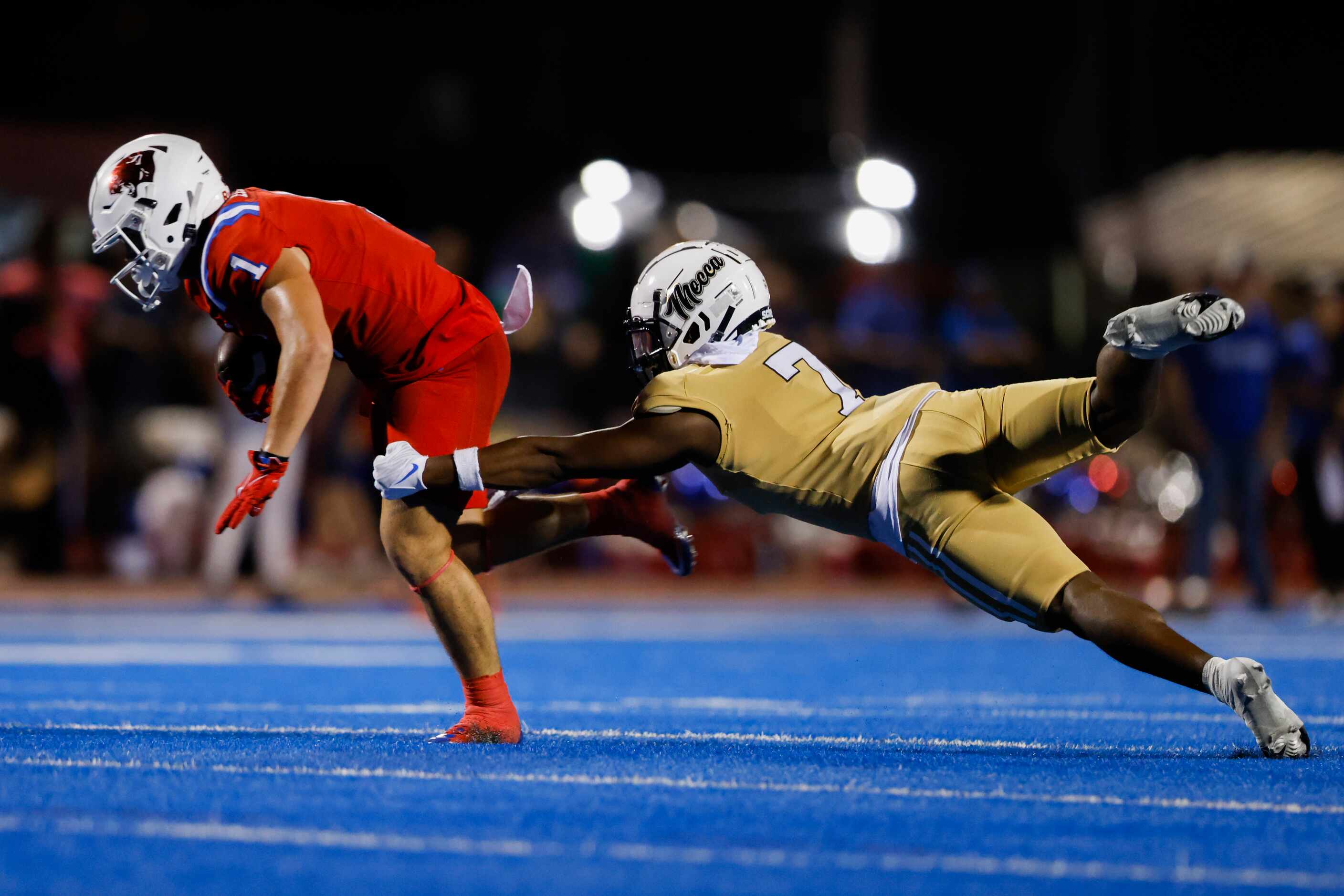 Parish Episcopal’s wide receiver Derek Eusebio (1) evades South Oak Cliff’s defensive back...