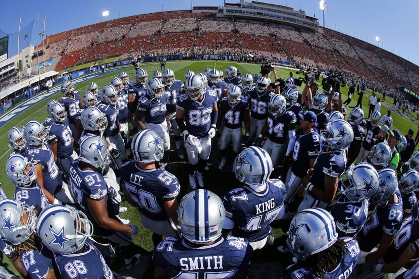 Dallas Cowboys tight end Jason Witten (82) fires up the team as they huddle before their...