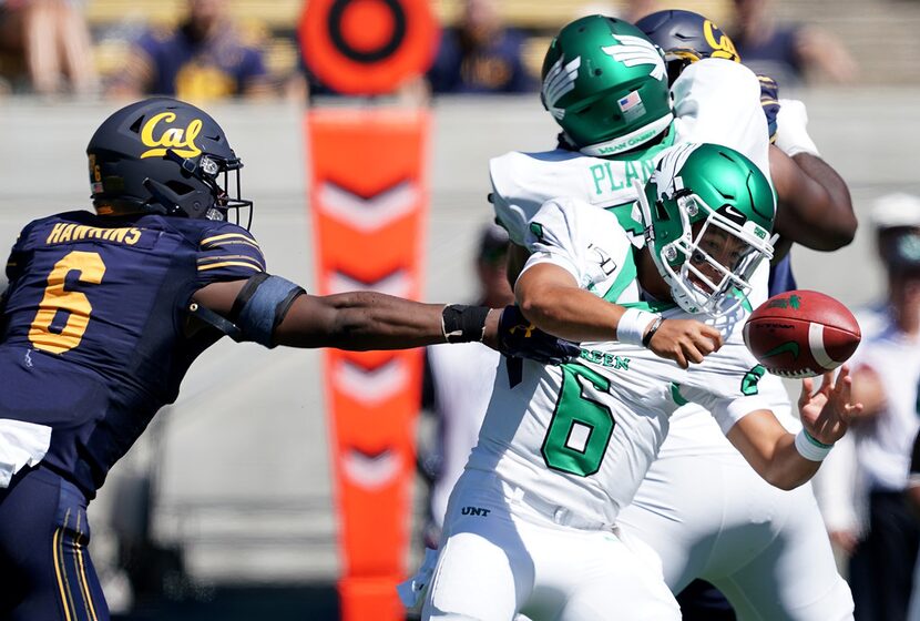 BERKELEY, CA - SEPTEMBER 14: Jaylinn Hawkins #6 of the California Golden Bears forces a...