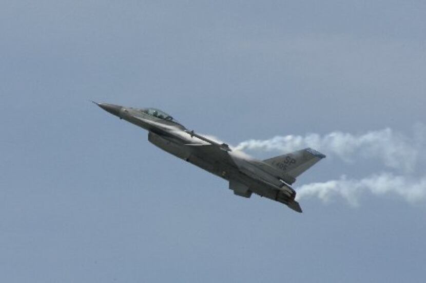 ORG XMIT: *S0413165677* A Lockheed Martin F-16 climbs during its flying display 16 June 2005...