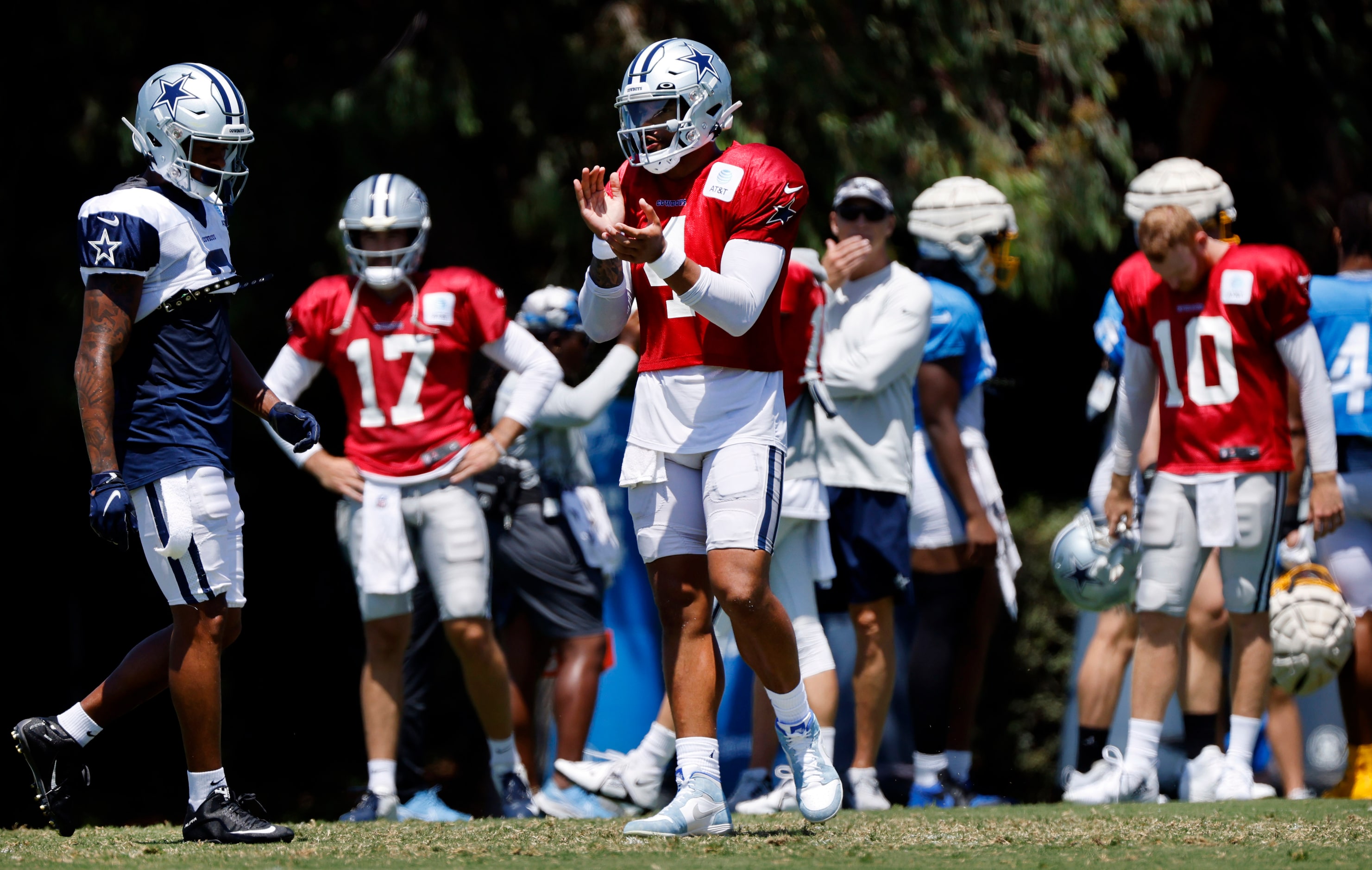 Dallas Cowboys quarterback Dak Prescott (4) gets his teammates fired up before facing the...