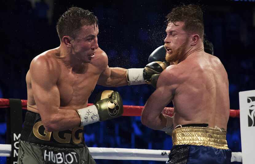 Gennady Golovkin golpea a Saúl Álvarez durante su pelea el 16 de septiembre en Las Vegas....