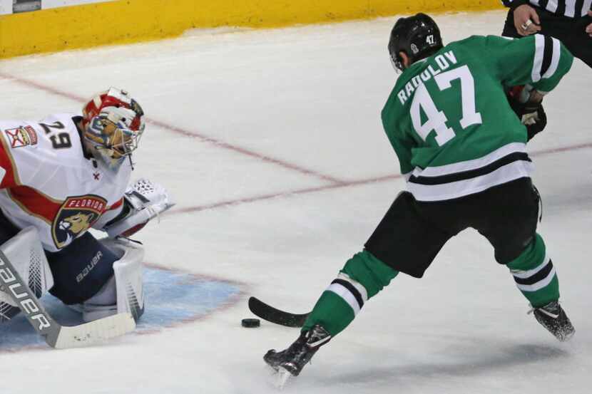 Dallas Stars right wing Alexander Radulov (47) beats Florida Panthers goaltender Harri...