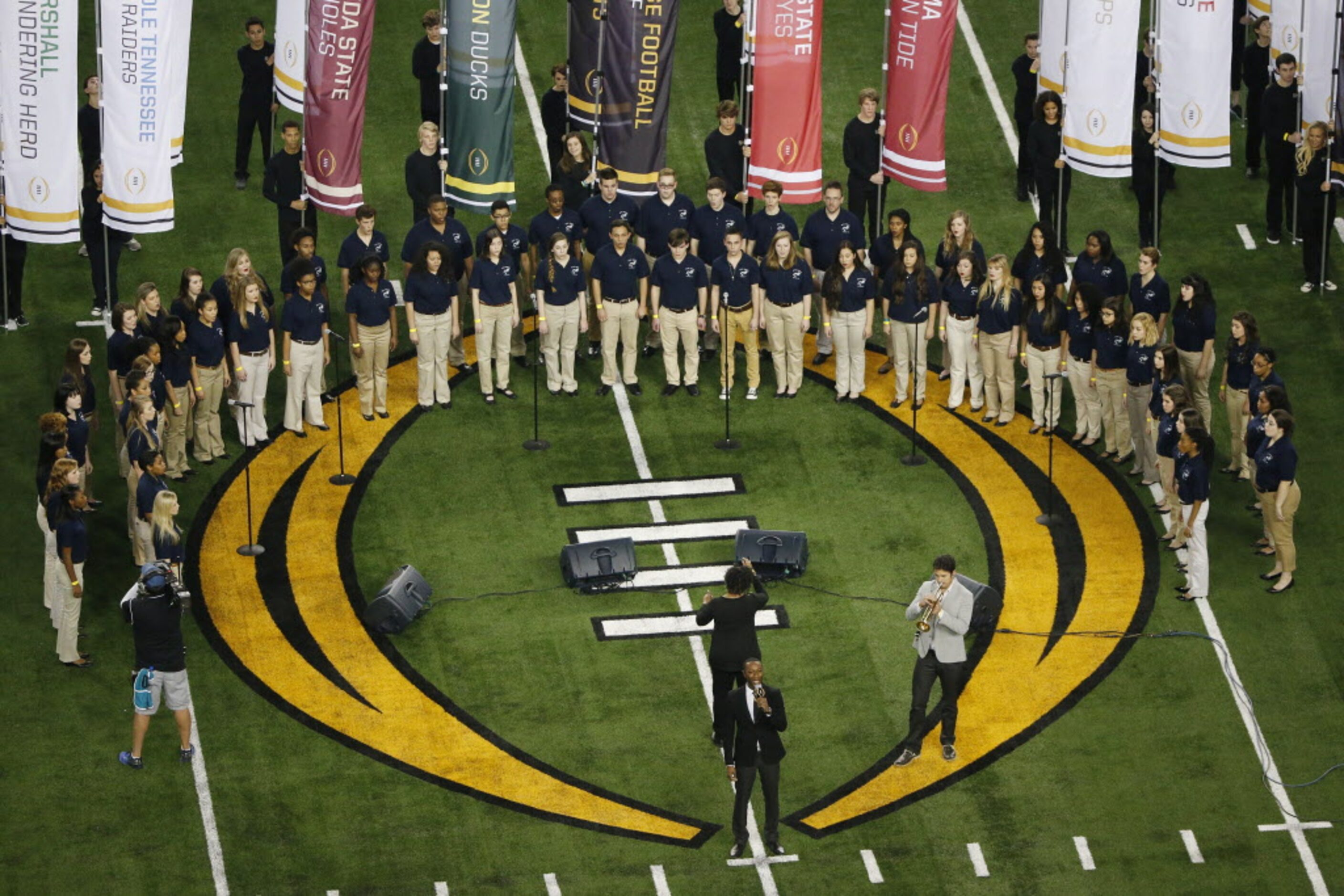 Aloe Blacc performs "America the Beautiful" with students from Booker T. Washington High...