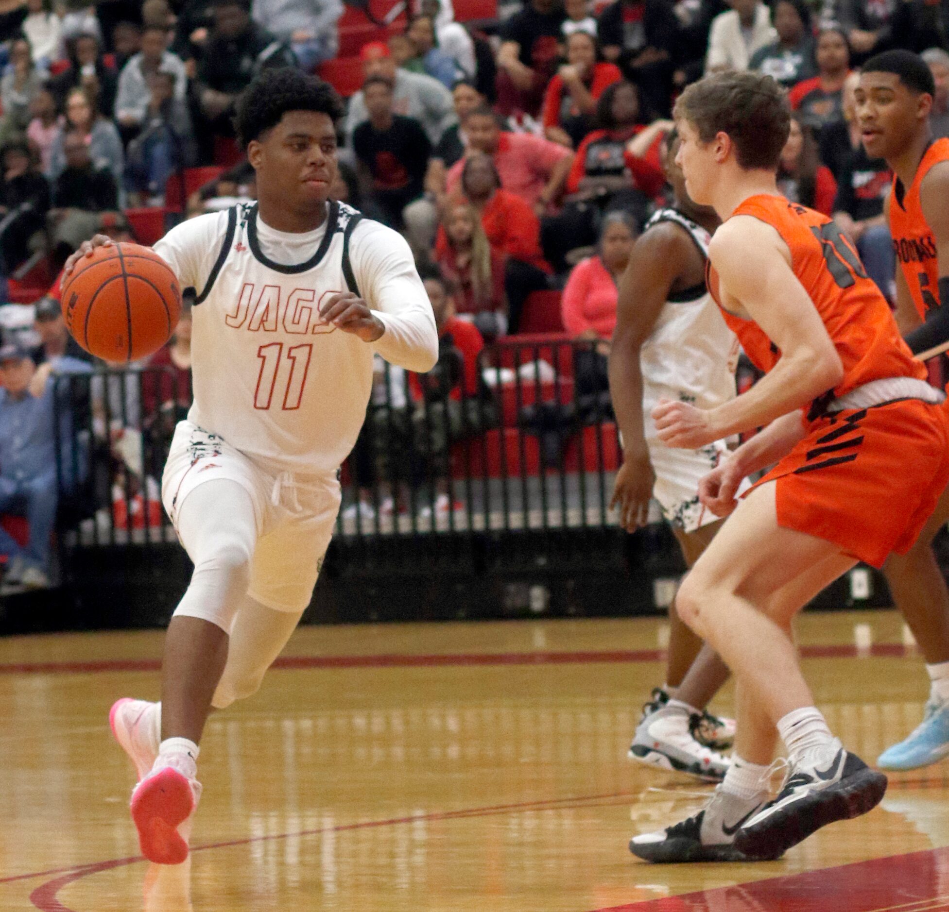 Mesquite Horn's Zaakir Saywer (11) dribbles as he is defended by Rockwall's Kaden Shelburne...