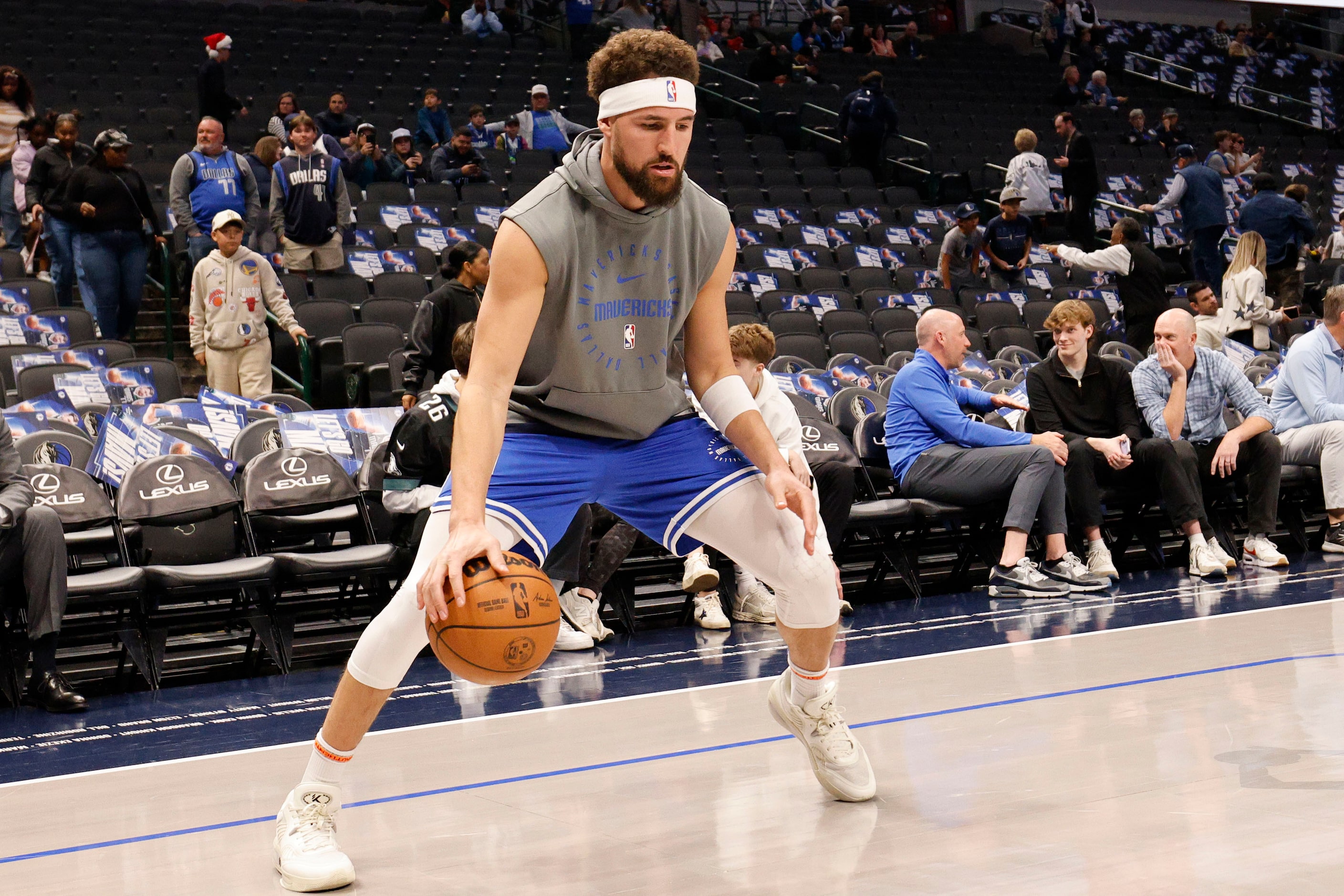 Dallas Mavericks guard Klay Thompson (31) warms up before an NBA basketball game against the...