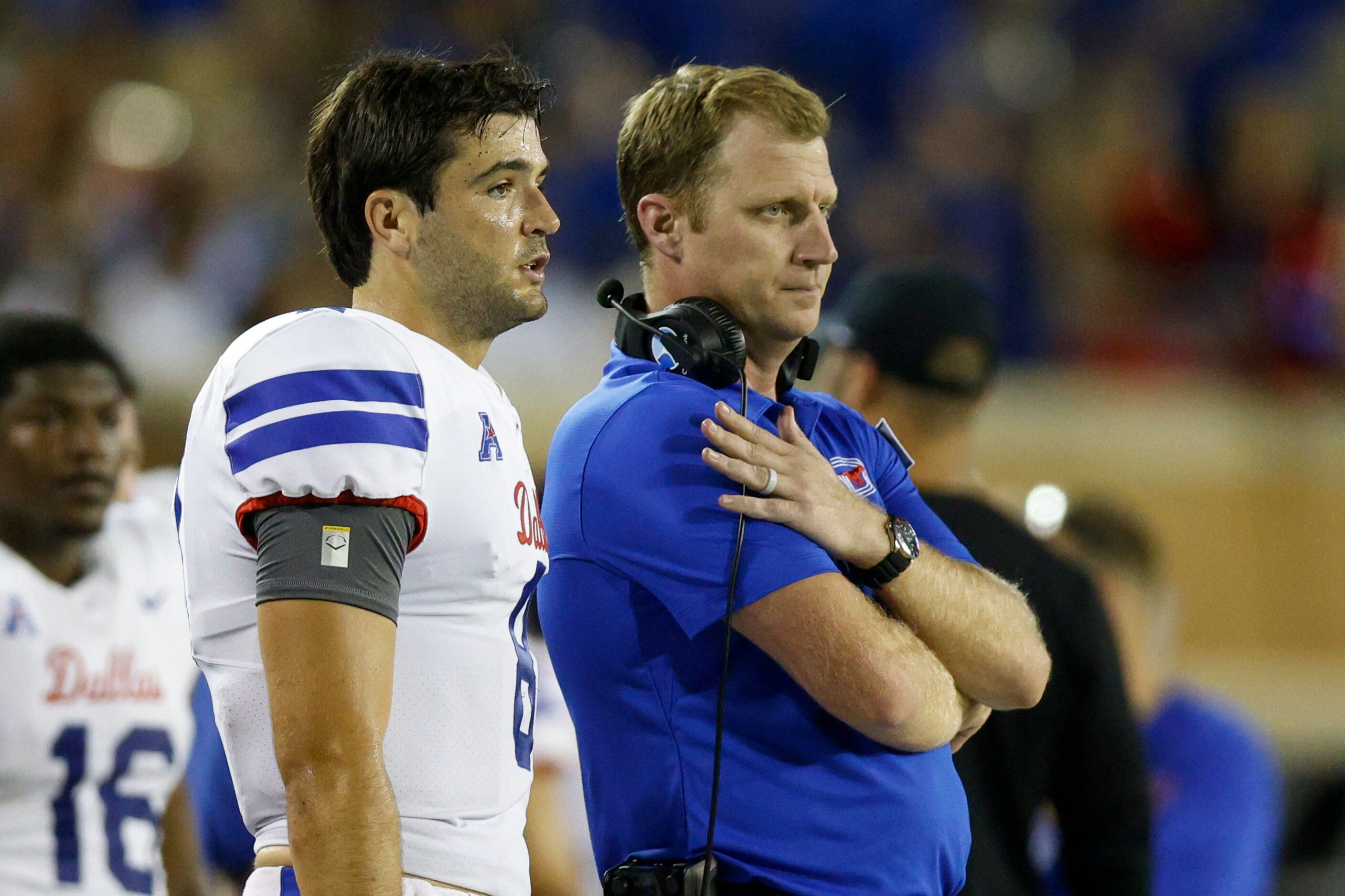 SMU quarterback Tanner Mordecai (8) talks with head coach Rhett Lashlee during the third...