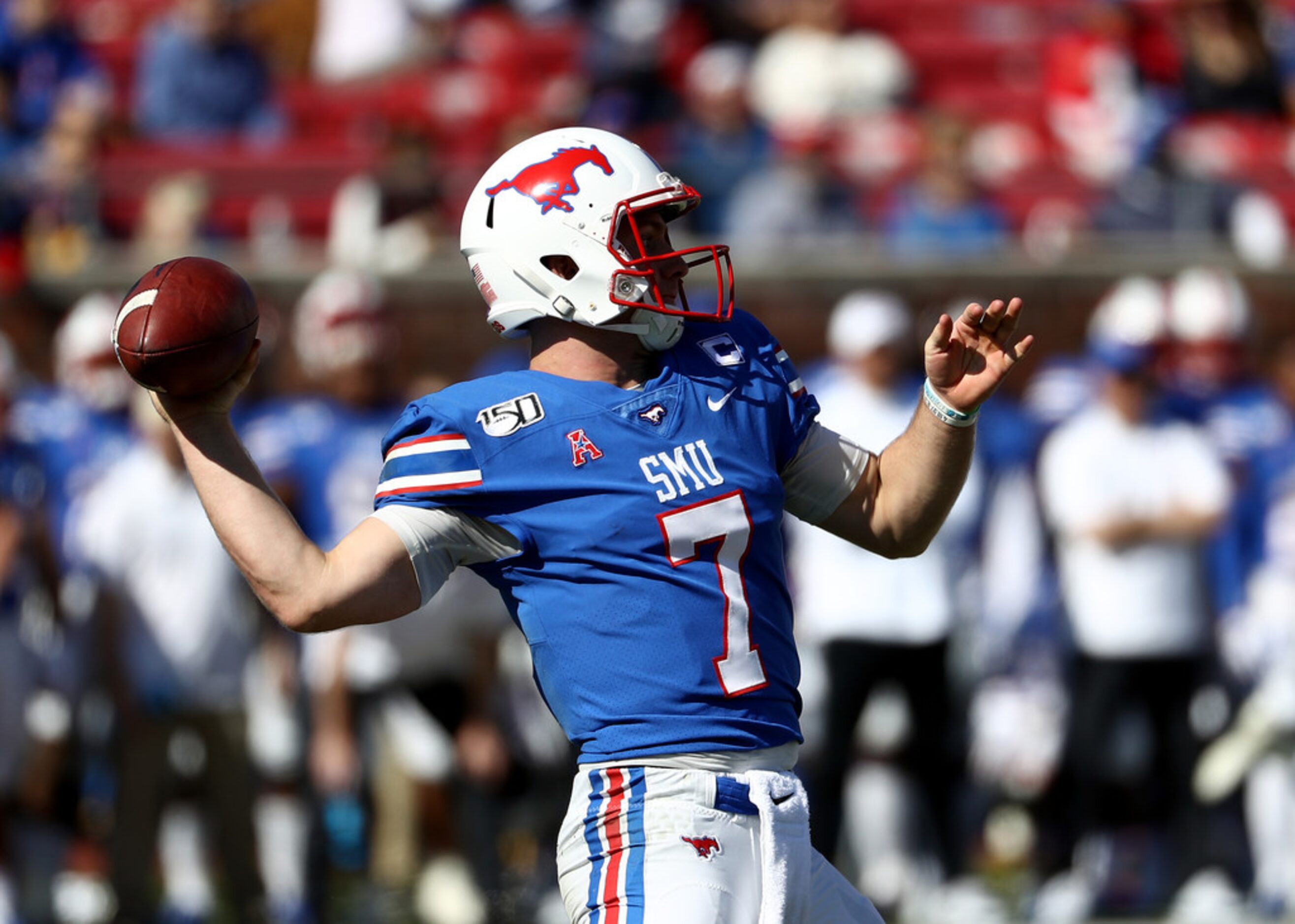 DALLAS, TEXAS - NOVEMBER 09:  Shane Buechele #7 of the Southern Methodist Mustangs throws...