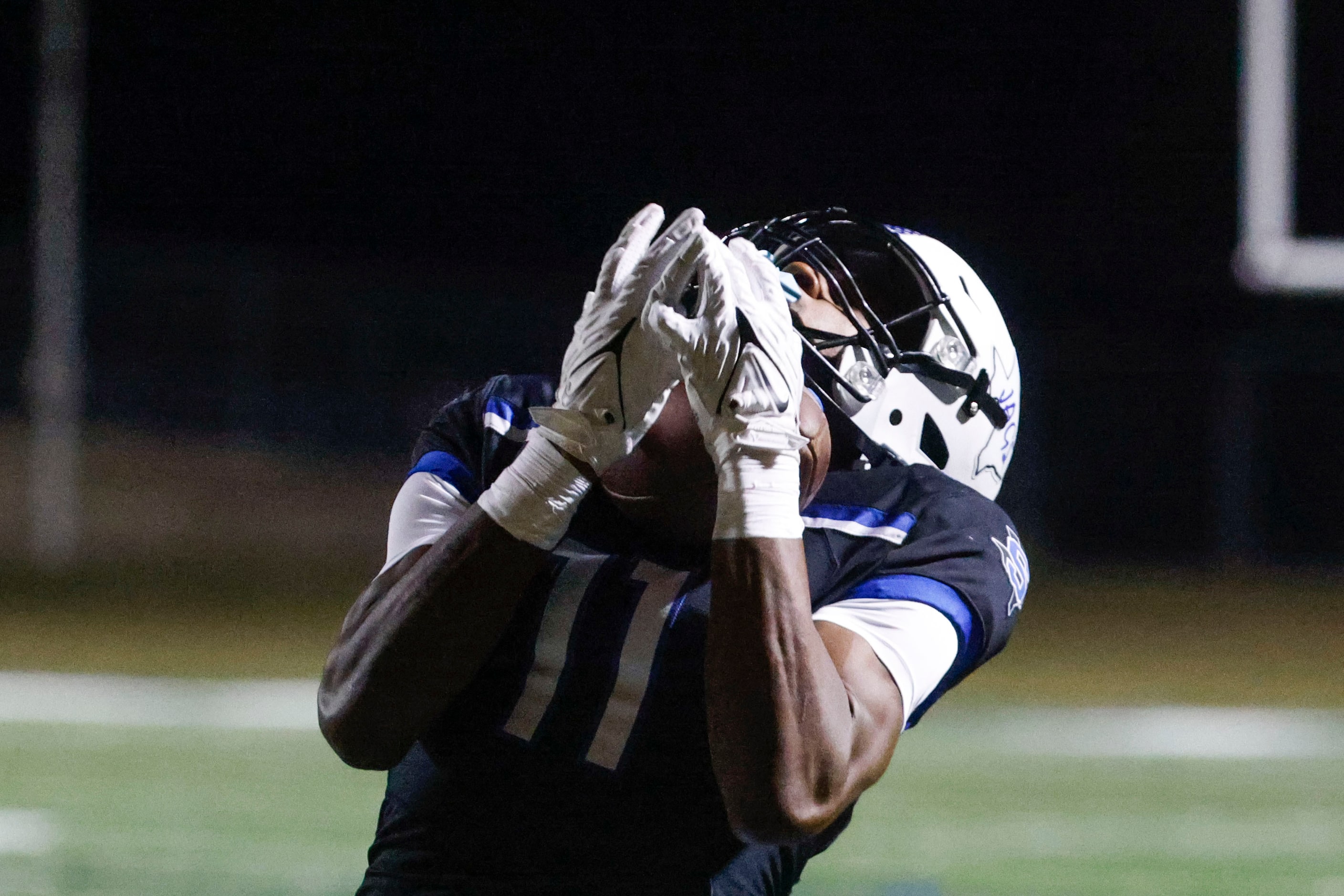 Mansfield Summit High’s Dorian Mcdade receives a touchdown pass against Ennis High during...