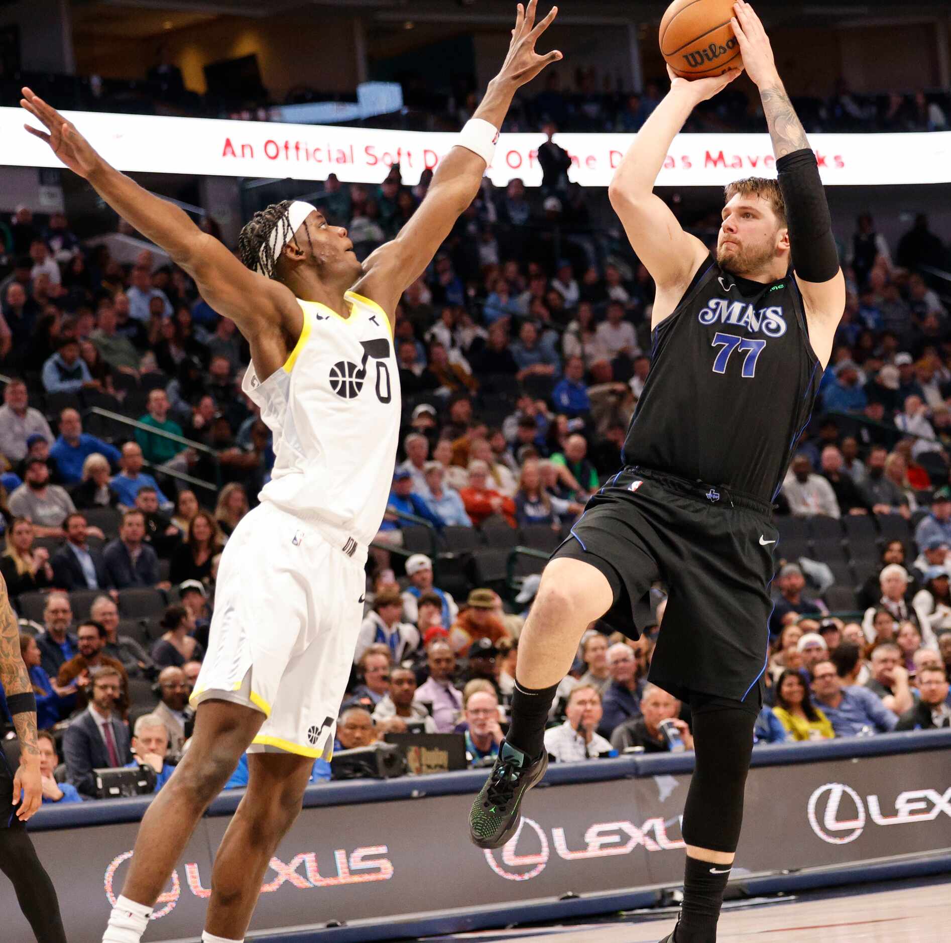 Dallas Mavericks guard Luka Doncic (77) shoots over Utah Jazz forward Taylor Hendricks (0)...