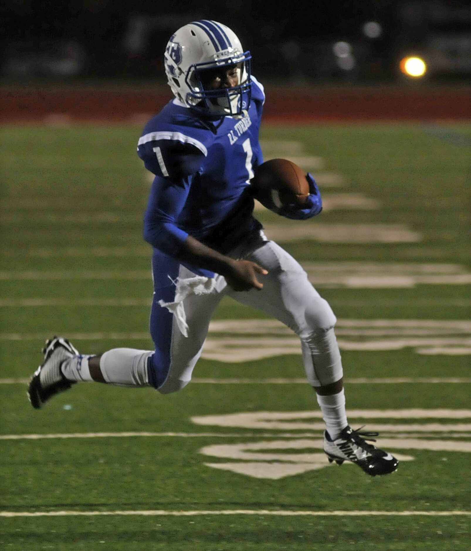 R.L. Turner senior Chris Wolford (1) sprints for a touchdown during a high school football...