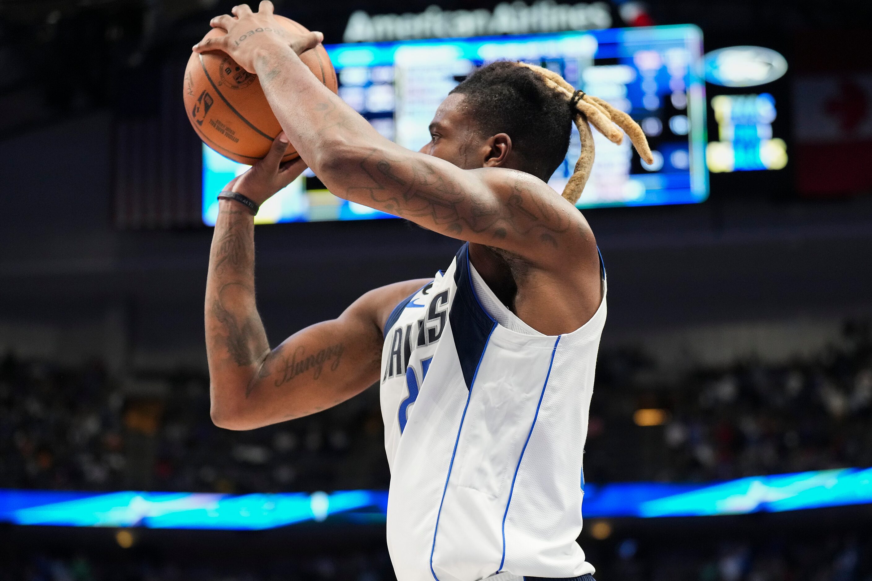 Dallas Mavericks forward Reggie Bullock (25) hit a 3-pointer with 35.5 seconds left to play...