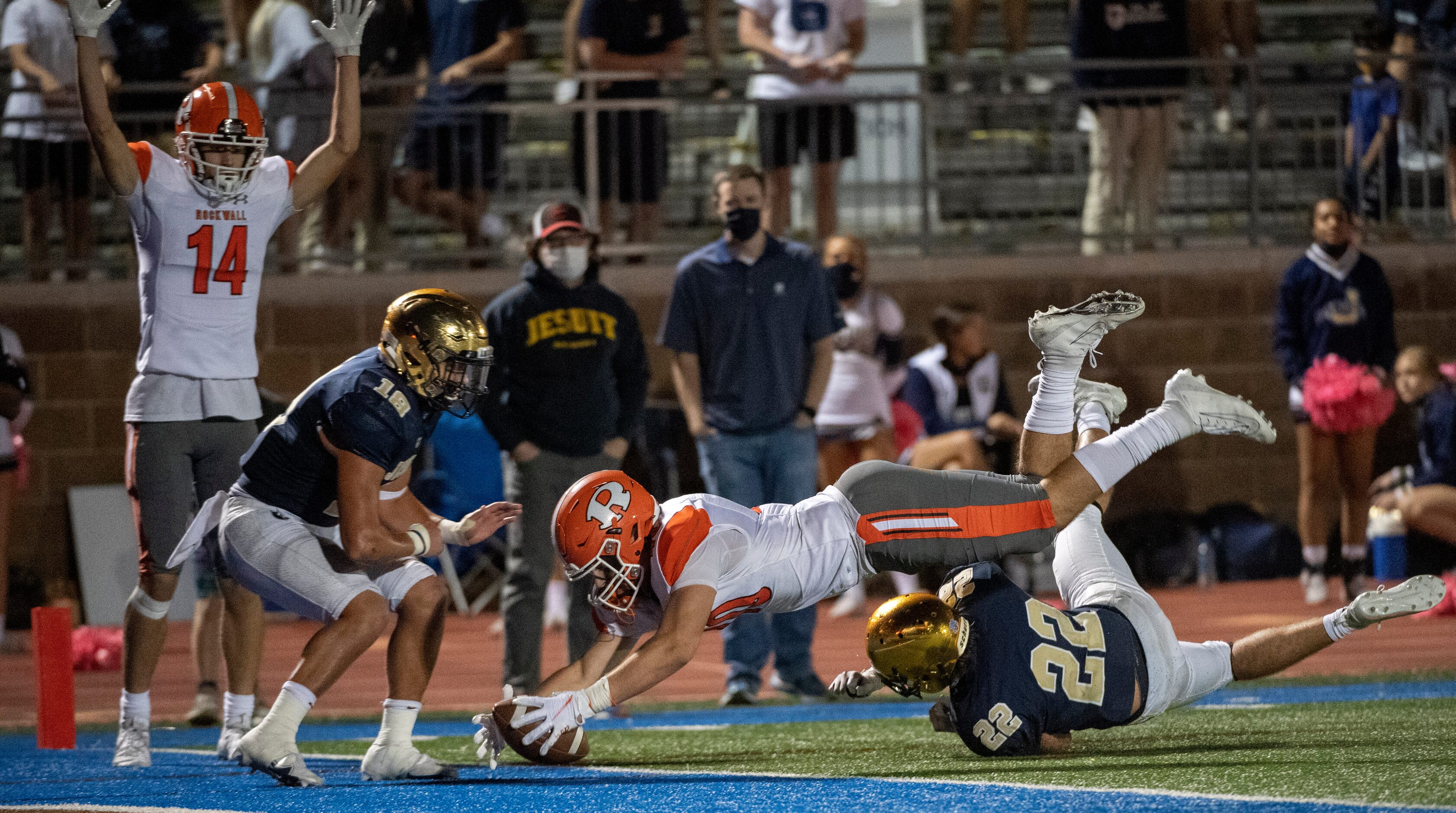 Rockwall junior tight end Brennan Ray (40) dives past Jesuit junior defensive backs Brady...