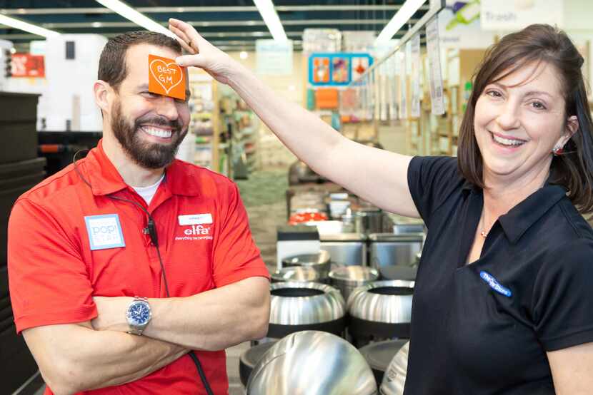 Lori Bartz, a salesperson in The Container Store s Southlake store, puts a Post-It Note on...