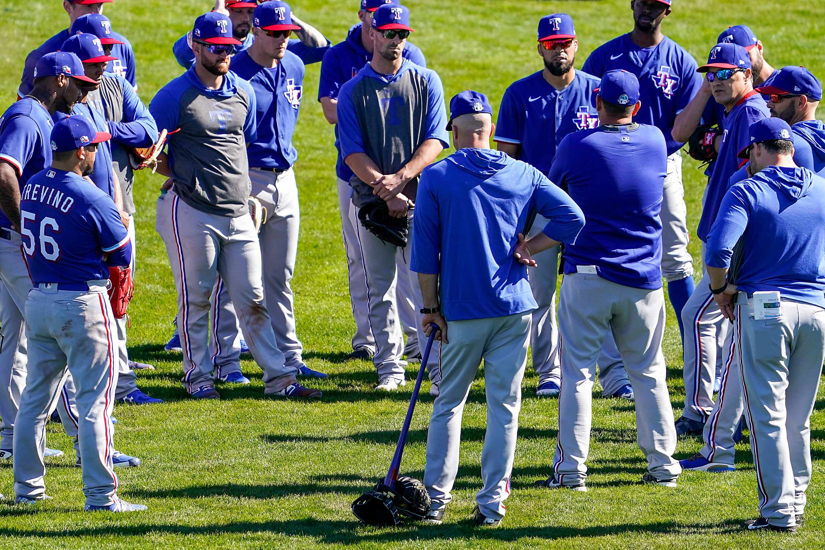 Texas Rangers pitchers and catchers gather with  bench coach Don Wakamatsu (second from...