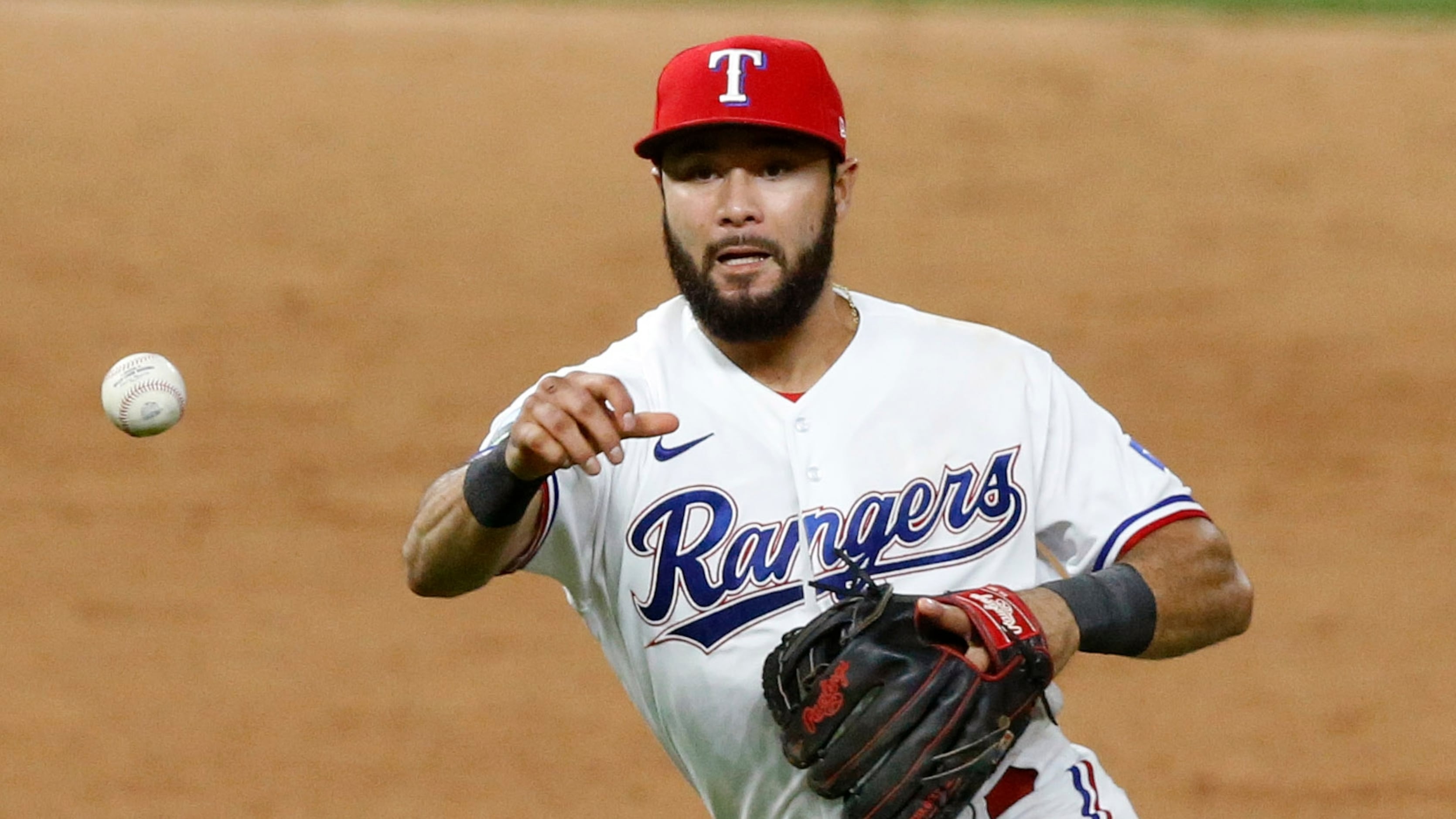 Rangers 1-year deals with Gold Glovers Gallo, Kiner-Falefa