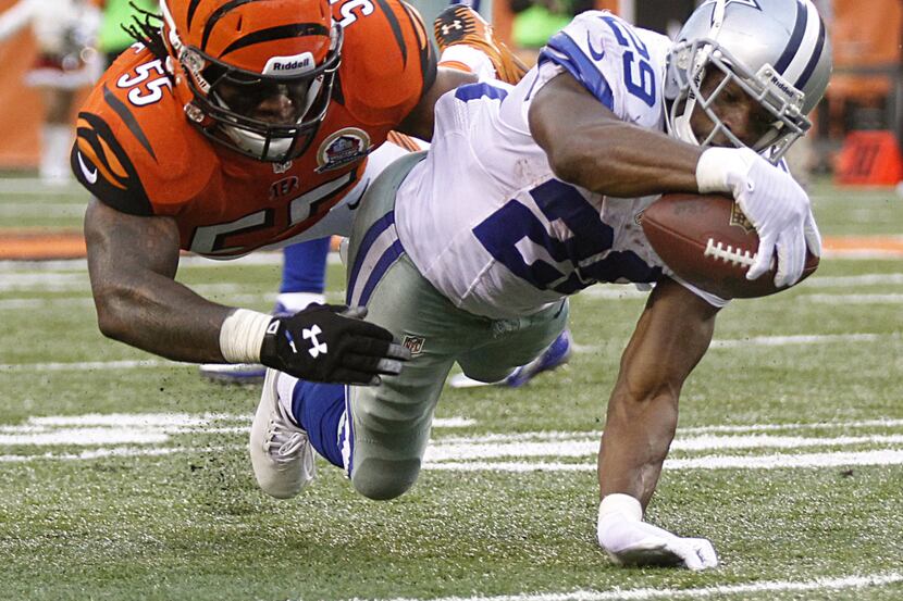 Dallas Cowboys running back DeMarco Murray (29) dives for the first down to secure a last...