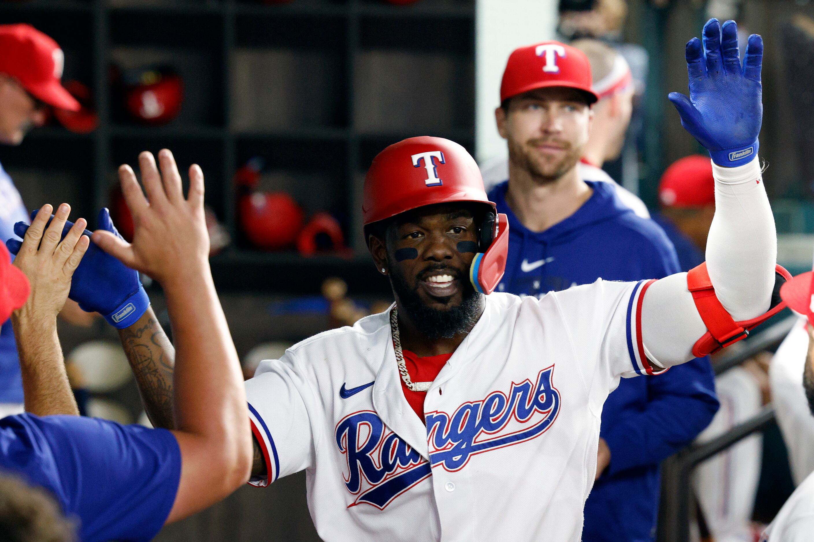 Adolis Garcia, Rangers outlast Yankees in extras