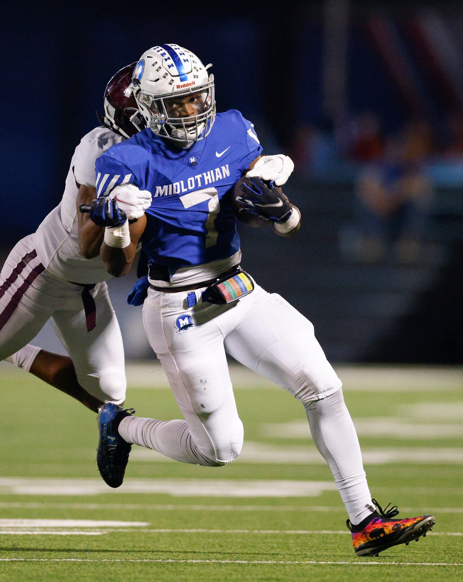 Red Oak defensive back Warren Roberson (1) tackles Midlothian running back De’ago Benson (7)...