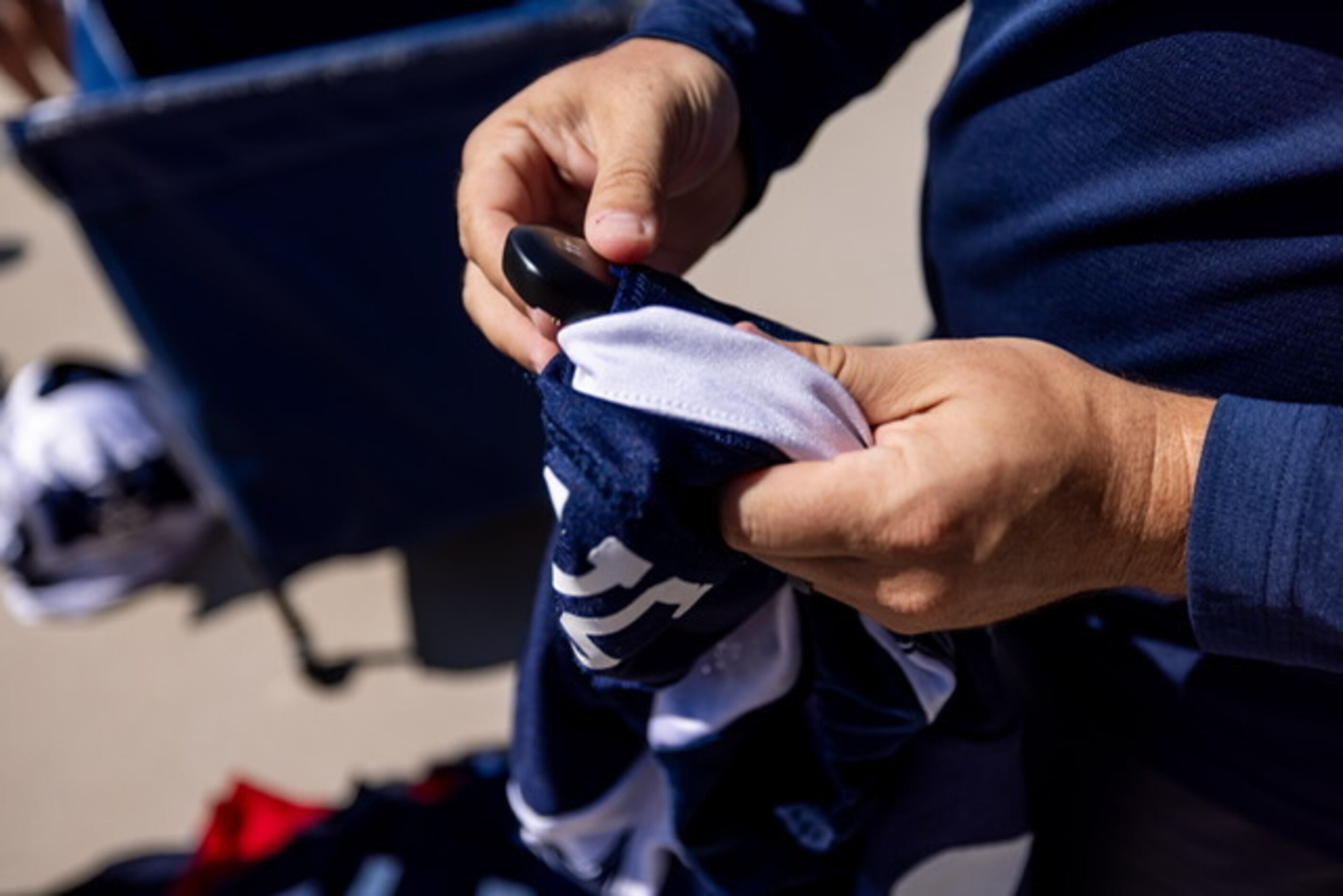 Anyone else need a jersey with front pockets now? They need to make this a  thing : r/cowboys