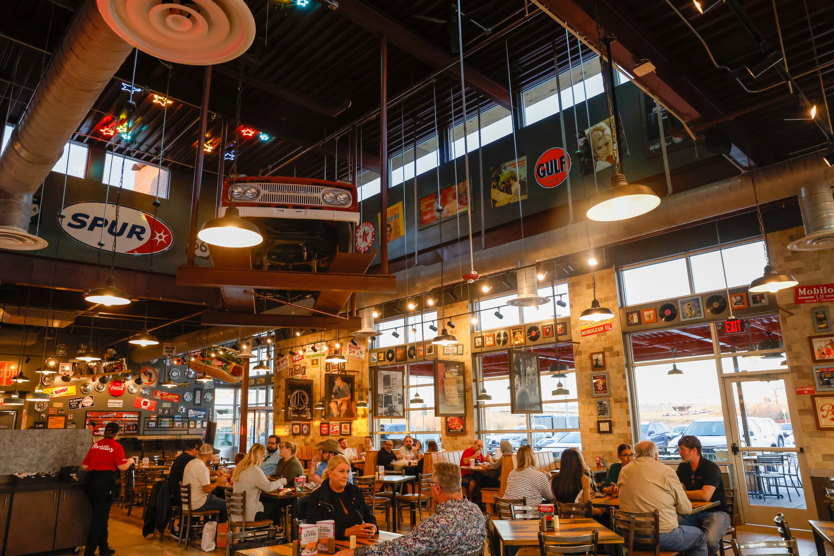 Diners fill the seats at the new Portillo’s in The Colony on Monday, Jan. 9, 2023.