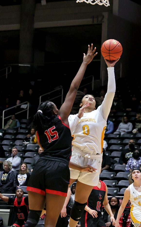 Frisco Memorial forward Brynn Lusby (0) tries to shoot over Frisco Liberty center Za'naiha...