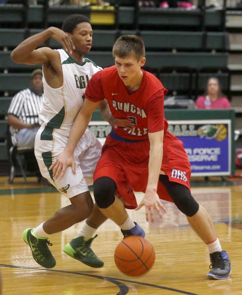 Duncanville's Matt McQuaid (3) moves with the ball in the Duncanville at DeSoto boys...