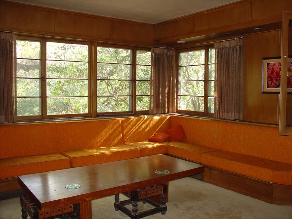 The interior of the 9910 Inwood Road in November 2005