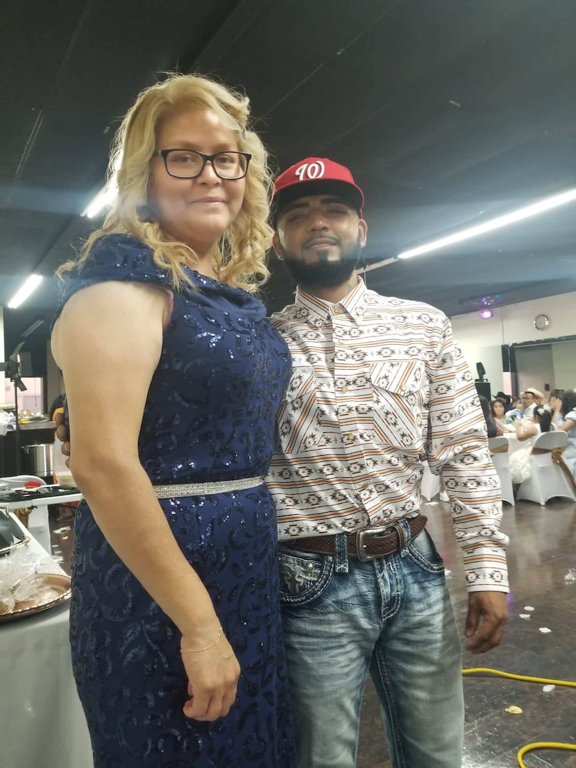 Juan Pablo Sandoval Carre n, 23, with his aunt Miriam Carre n.