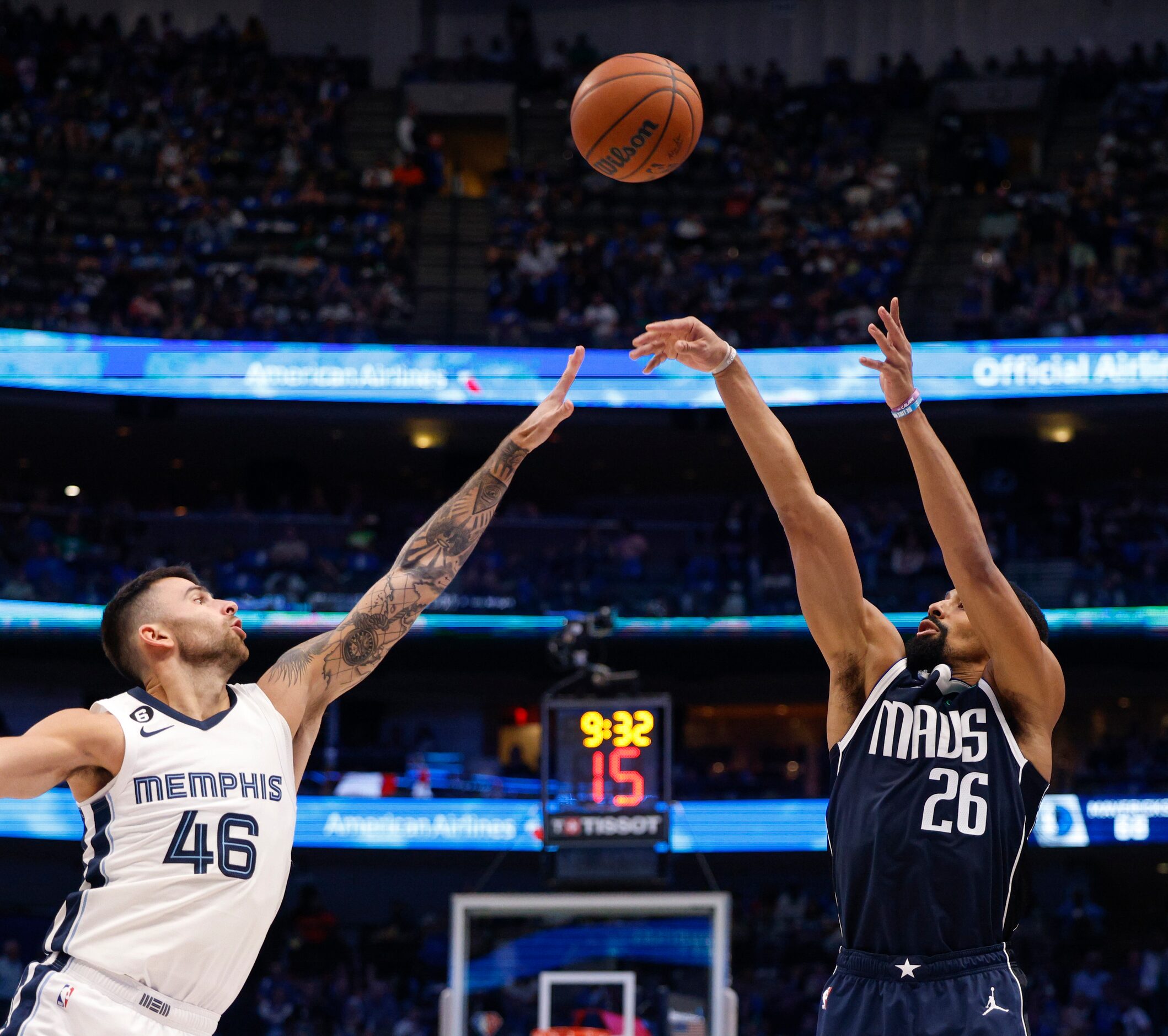 Dallas Mavericks guard Spencer Dinwiddie (26) attempts a three-point shot over Memphis...