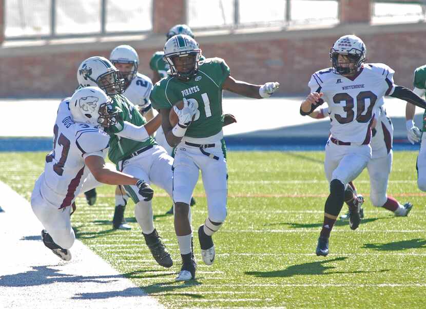 Cody Edwards (81) returns a kickoff for a touchdown during the 65-60 win for Mesquite Poteet...