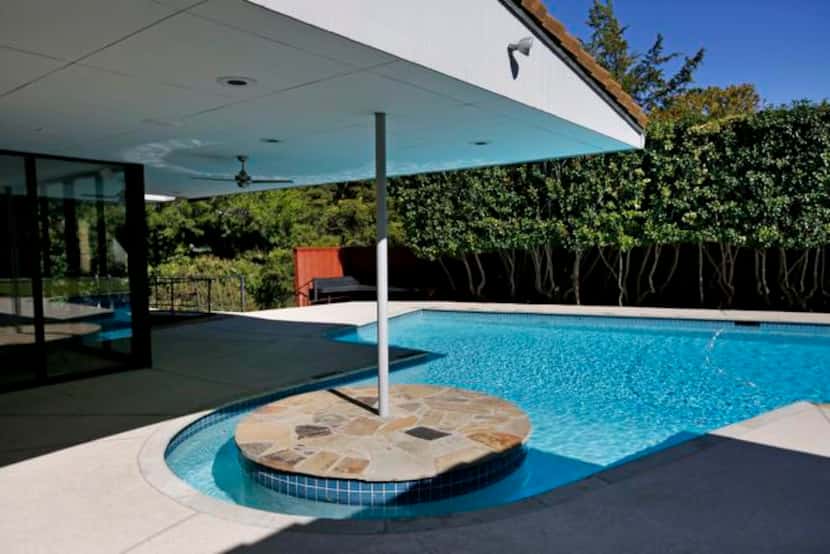
The large and deep swimming pool retains its swim-up table.
