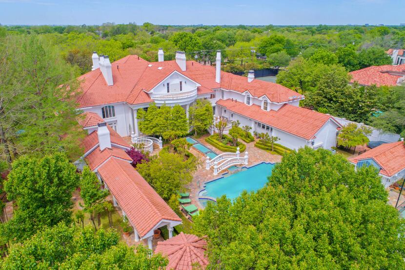 The Preston Hollow estate is on a more than 1.5-acre site.