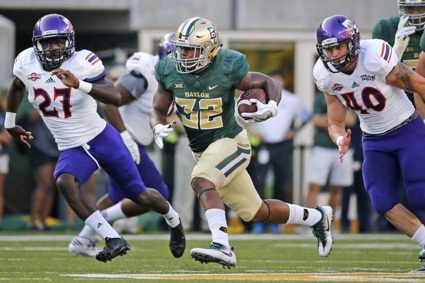 Baylor running back Shock Linwood (32) breaks free on a long first-quarter run past...