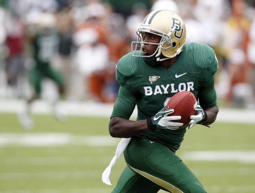 Baylor Bears wide receiver Kendall Wright (1) catches a 59 yard touchdown pass during the...