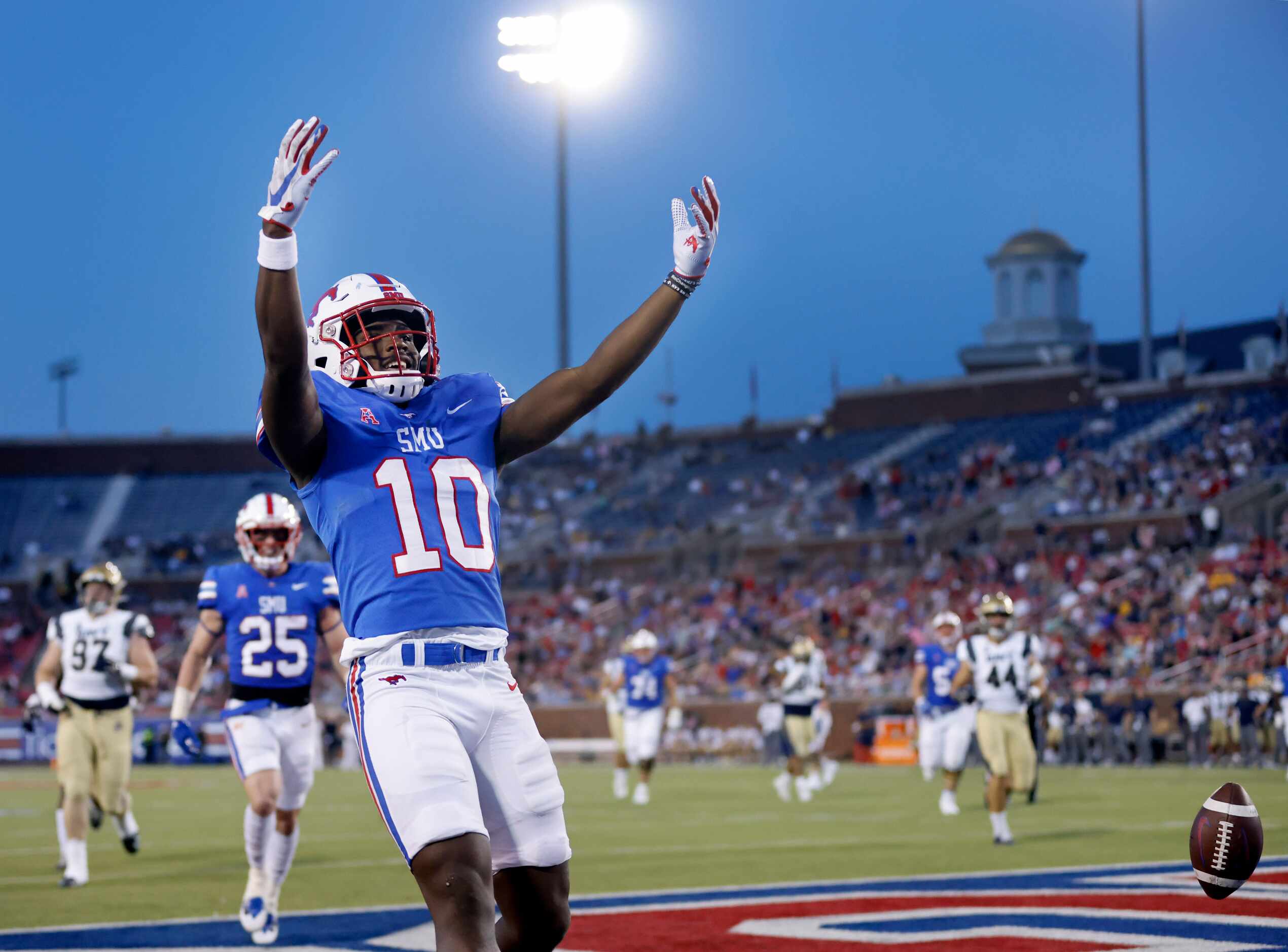 Southern Methodist Mustangs wide receiver Dylan Goffney (10) celebrates his first quarter...