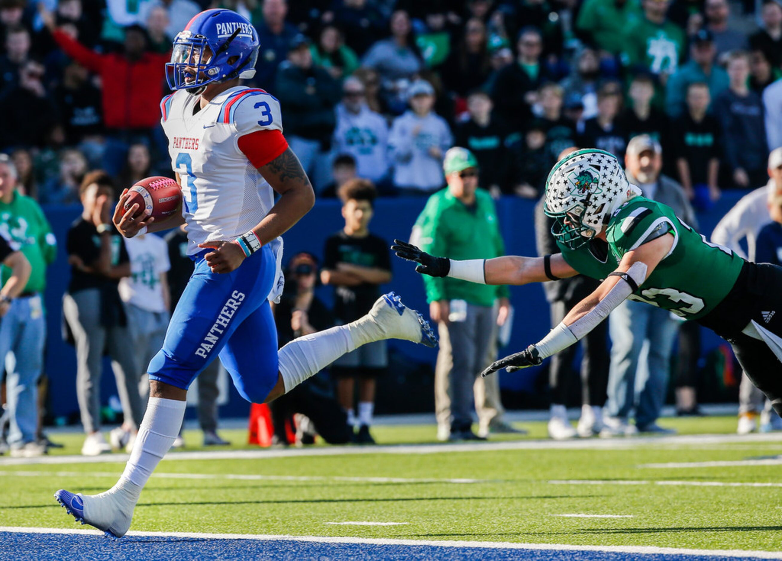 Duncanville quarterback JaÃQuinden Jackson (3) walks in a touchdown past Southlake...