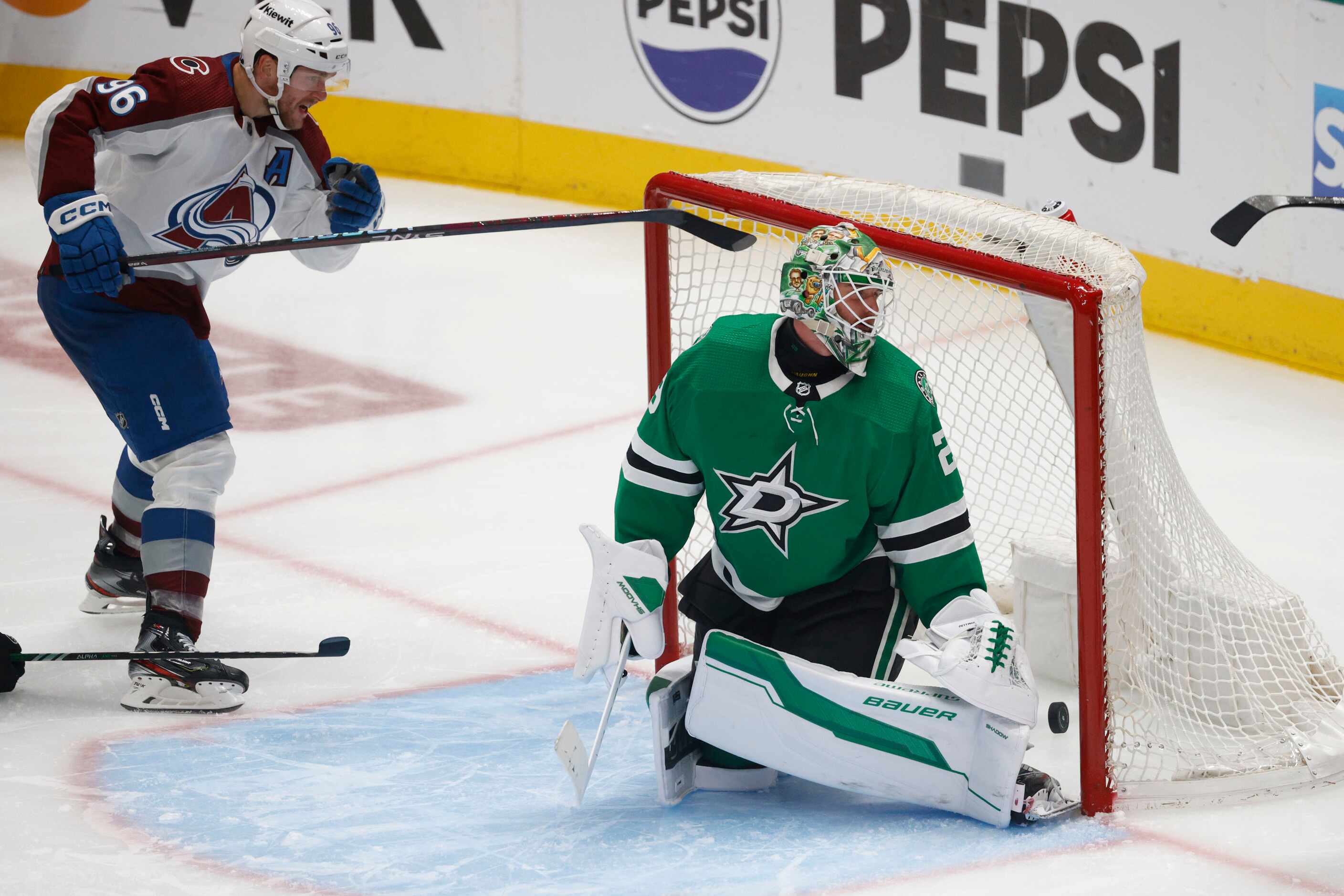 Dallas Stars goaltender Jake Oettinger (29) cannot stop a shot by Colorado Avalanche center...