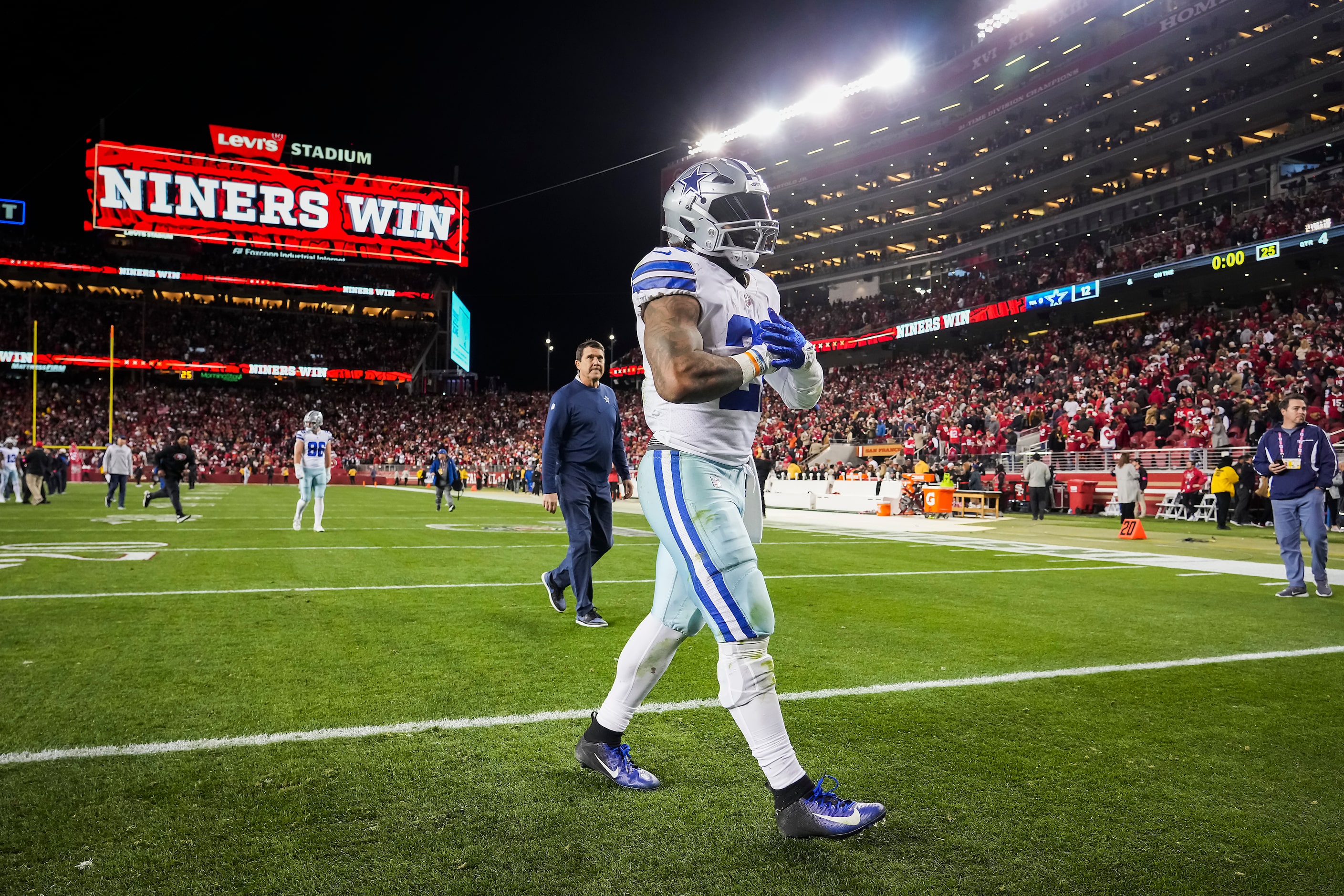 Dallas Cowboys running back Ezekiel Elliott leaves the field after a loss to the San...